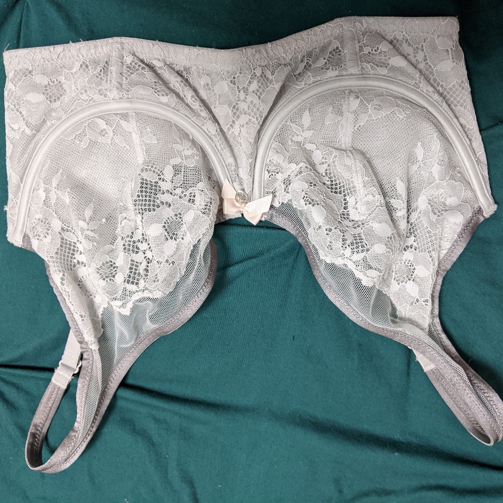 Unlined longline Victoria's Secret Body bra 32 DD